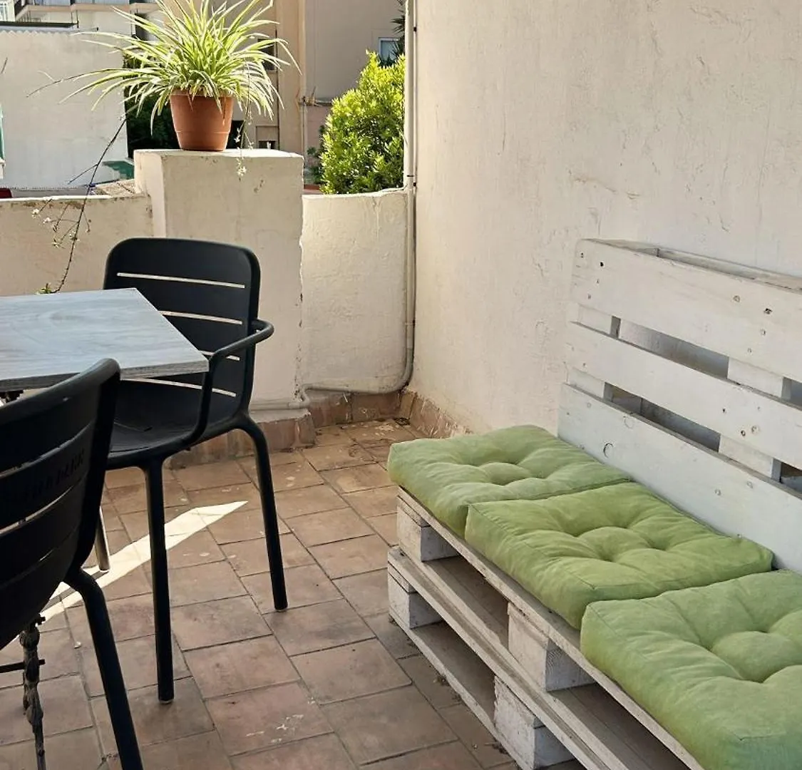 بيت ضيافة Studio Apartment كان باستيليا